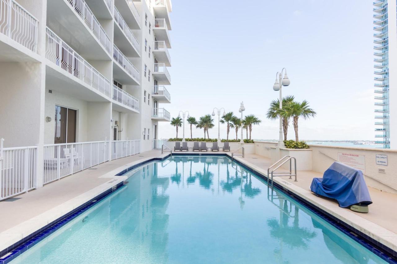 Holiday home Warm And Tailored 1br W Pool Hot Tub Gym Parking *
